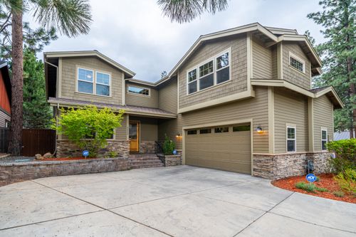 60808 Yellow Leaf St, Bend, OR, 97702-9353 | Card Image