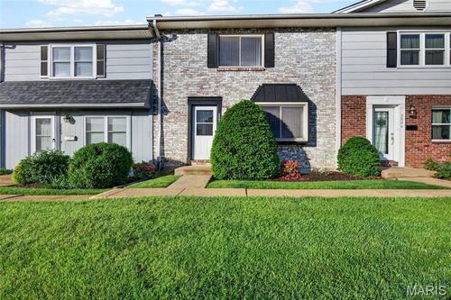 2562 Grayland Walk, Saint Louis, MO, 63129-3309 | Card Image