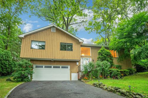 44 Hillside Ln, New Rochelle, NY, 10804-4526 | Card Image