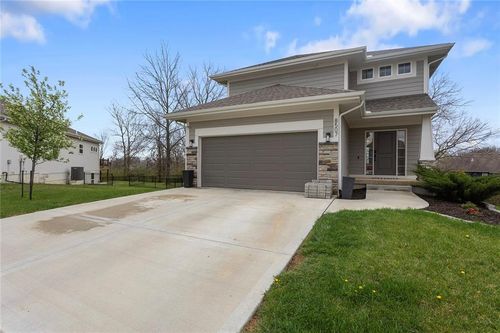 8507 N Elmwood Ct, Kansas City, MO, 64156-7821 | Card Image