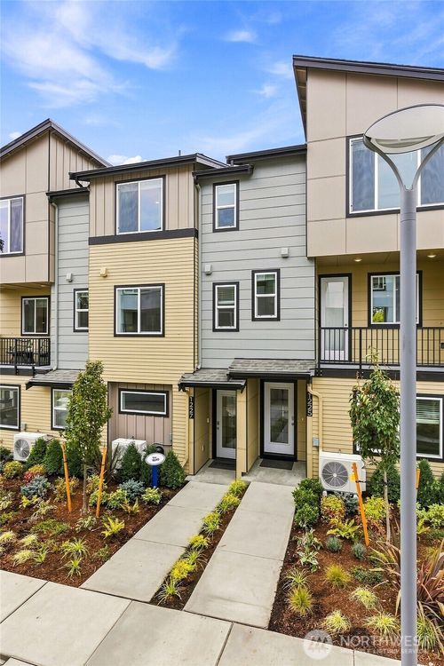 29-1311 Tacoma Ct Ne, Renton, WA, 98056-3888 | Card Image