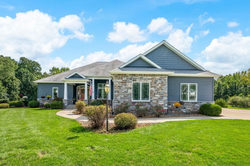 10582 Dana Dr, Berrien Springs, MI, 49103-9168 | Card Image