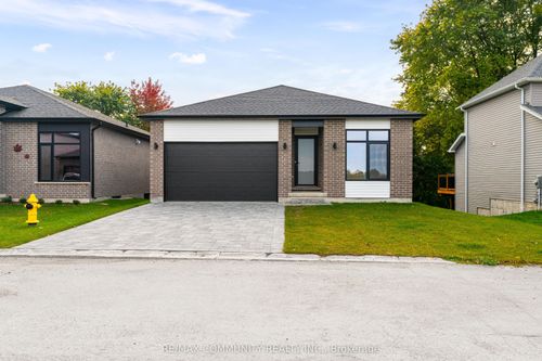 14 Alexander Cir, Strathroy, ON, N7G0B4 | Card Image