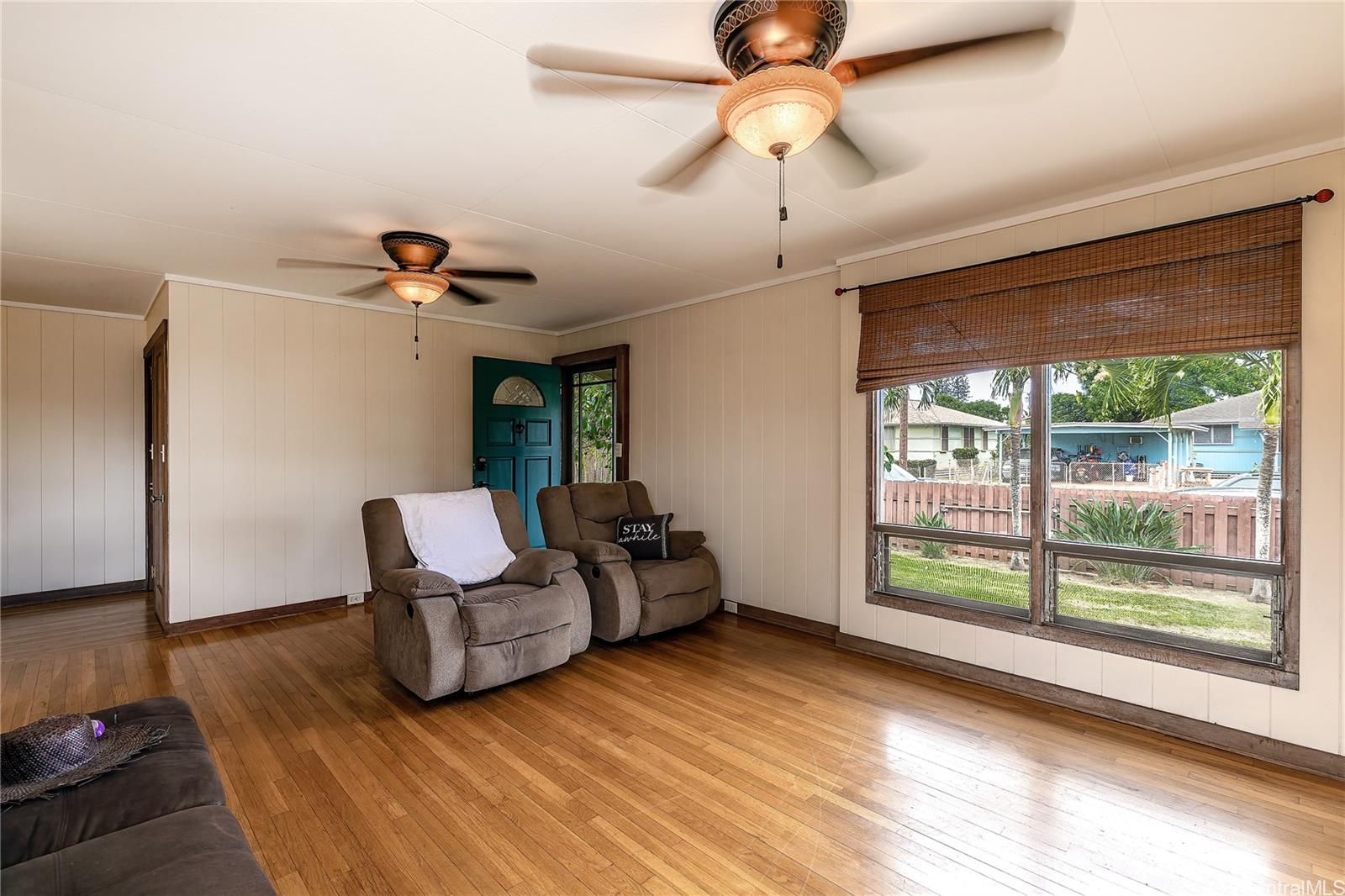 Kaliuna St, Waialua, HI 96791