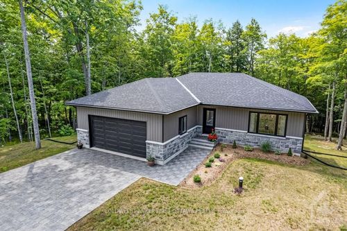 195 Maple St, Mcdonalds Corners, ON, K0G1M0 | Card Image