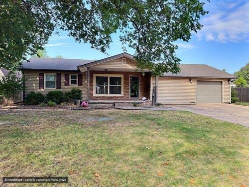921 Lawrence St, Pratt, KS, 67124-1439 | Card Image