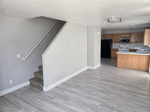 5270 Paradise Skies Ave, Las Vegas, NV, 89156-5655 | Card Image