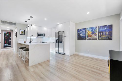 apt-f218-5208 Ne 24th Ter, Fort Lauderdale, FL, 33308-3945 | Card Image