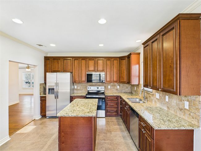 927 Centre St, House other with 3 bedrooms, 2 bathrooms and null parking in Dallas TX | Image 4