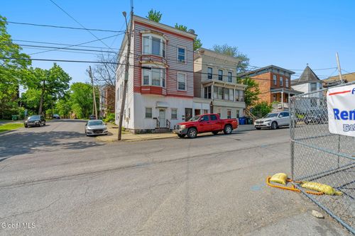 68 Vliet St, Cohoes, NY, 12047-2553 | Card Image