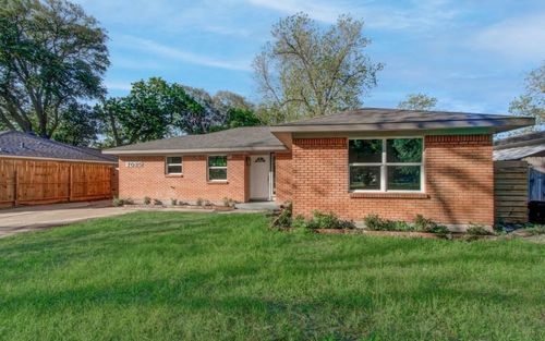 7025 Prentiss Dr, Houston, TX, 77061-2751 | Card Image