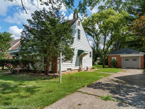 17366 Centralia, Redford, MI, 48240-2225 | Card Image
