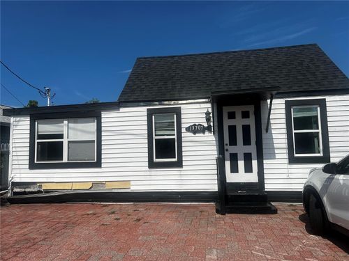 13707 Plymouth St, Madeira Beach, FL, 33708-2541 | Card Image