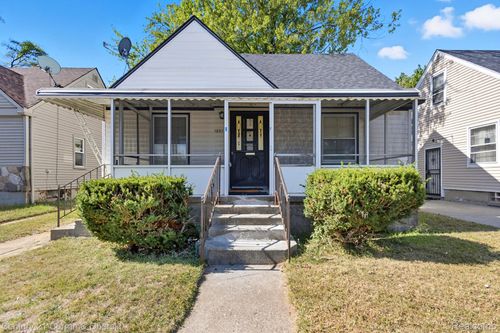 19977 Santa Barbara Dr, Detroit, MI, 48221-1228 | Card Image