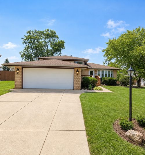 8808 S 85th Ct, Hickory Hills, IL, 60457-1327 | Card Image