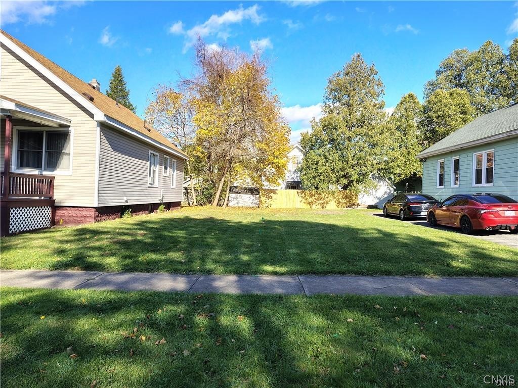 Land in Utica