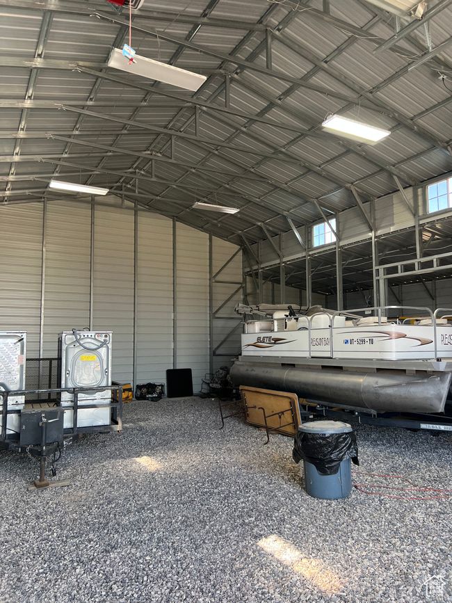 Garage with metal wall | Image 17