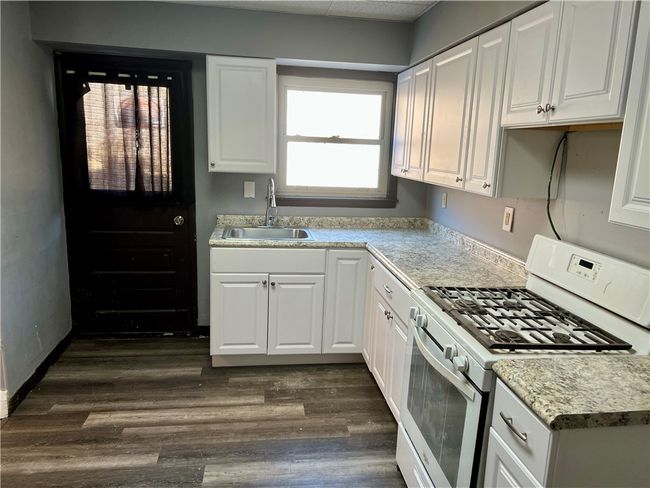 610 Middle Ave, Townhouse with 5 bedrooms, 1 bathrooms and 4 parking in Wilmerding PA | Image 11
