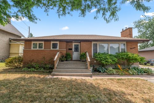 lower-19 Kawartha Dr, Lindsay, ON, K9V1A6 | Card Image