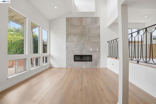2011 Dolphin Dr, Aptos, CA, 95003-5812 | Card Image