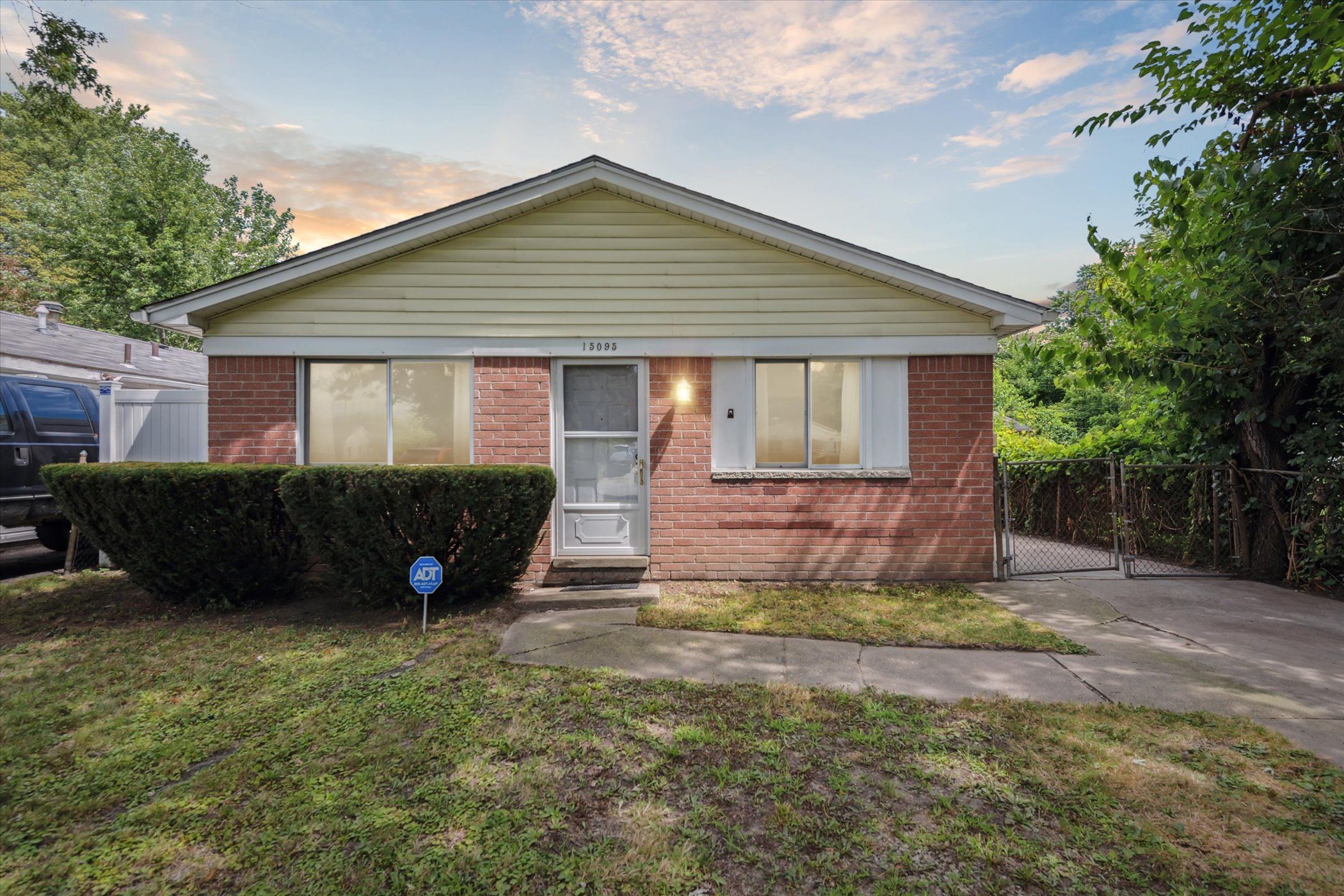 Beech Daly Rd, Taylor, MI 48180