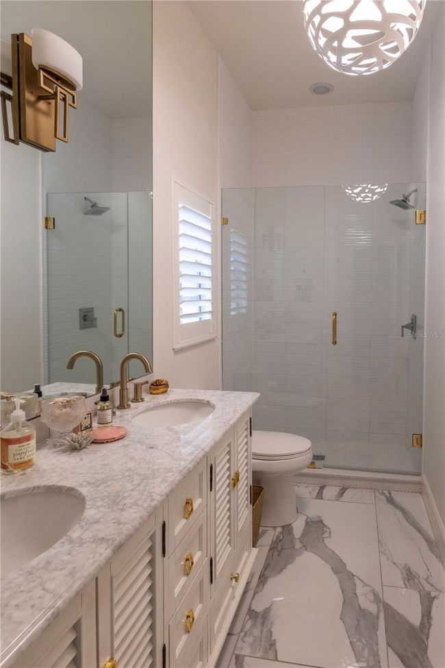 Primary bath | Image 20