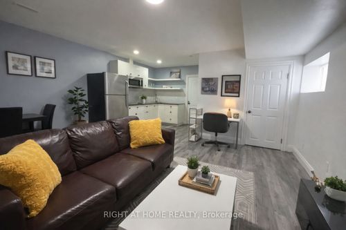 214 Clanton Park Rd, North York, ON, M3H2G1 | Card Image