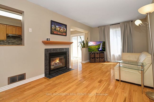 4587 Ogilvie Walk Cres, House attached with 3 bedrooms, 3 bathrooms and 2 parking in Gloucester ON | Image 4