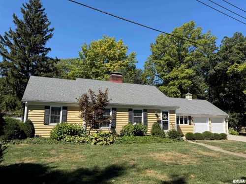 515 N 10th St, Petersburg, IL, 62675-1010 | Card Image