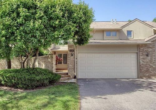 4070 Foxpointe Dr, West Bloomfield, MI, 48323-2602 | Card Image