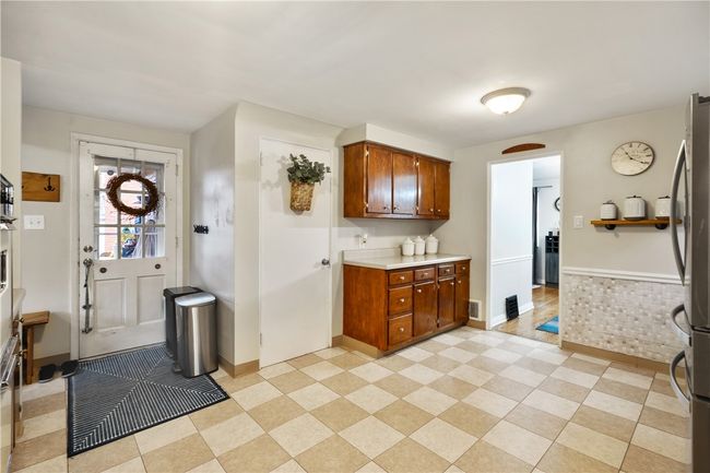 1009 Connor Rd, House other with 5 bedrooms, 2 bathrooms and 1 parking in Castle Shannon PA | Image 10