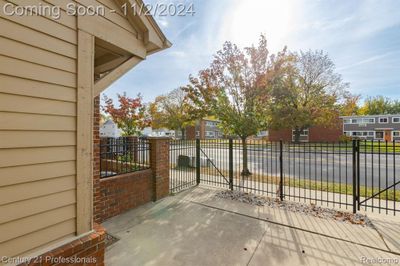 24013 Vance Avenue, Condo with 2 bedrooms, 2 bathrooms and null parking in Hazel Park MI | Image 3