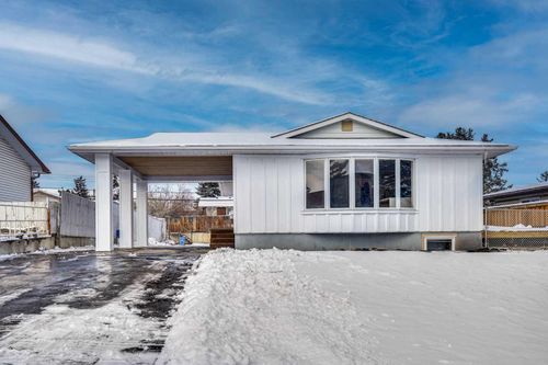 908 Stonehaven Rd Sw, Calgary, AB, T2W0P6 | Card Image