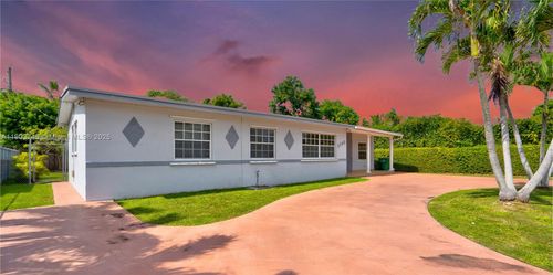 3240 Sw 104th Ave, Miami, FL, 33165-3702 | Card Image