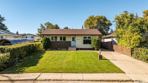 3035 Dunn Drive, House with 4 bedrooms, 2 bathrooms and 2 parking in Prince Albert SK | Card Image