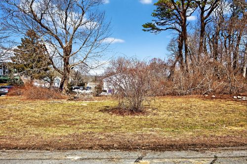11 Marconi Street, Sagamore, MA, 02561 | Card Image