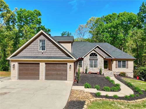 223 Brooks Dr, Townville, SC, 29689-3402 | Card Image