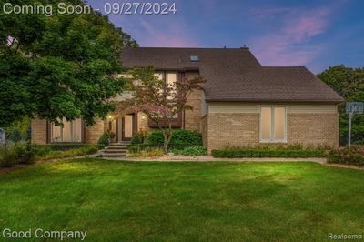 6333 Elsey Drive, Home with 4 bedrooms, 2 bathrooms and null parking in Troy MI | Image 1