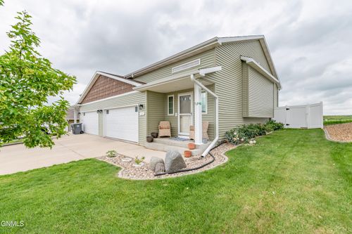 4704 Corvette St, Mandan, ND, 58554-1121 | Card Image