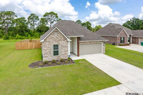 6692 Parlange Dr, Addis, LA, 70710-3136 | Card Image