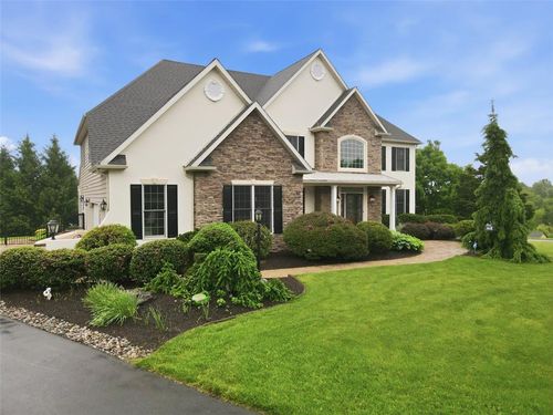 6800 Stella Cir, Coopersburg, PA, 18036-9739 | Card Image
