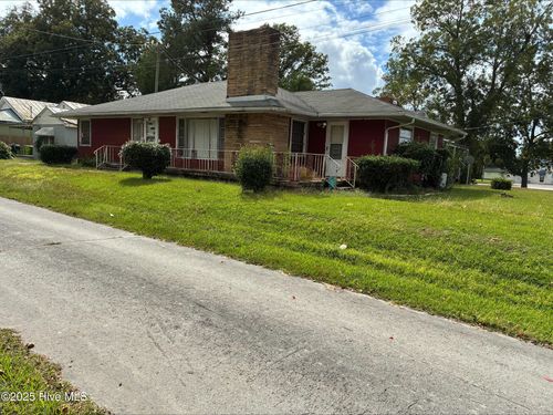 821 Smith St, New Bern, NC, 28560-3962 | Card Image