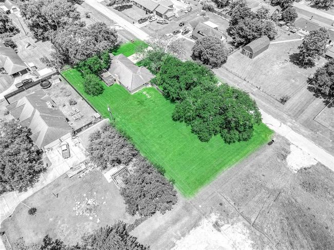 49 Robin Dr, House other with 3 bedrooms, 2 bathrooms and 2 parking in Alvin TX | Image 44