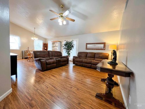 875 Hughes Dr, Payette, ID, 83661-3039 | Card Image