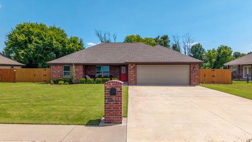 1031 Village Dr, Grove, OK, 74344-5083 | Card Image