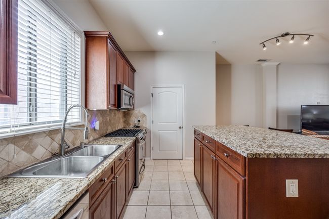 UNIT-16 - 13900 Noel Rd, Condo with 2 bedrooms, 2 bathrooms and null parking in Dallas TX | Image 9