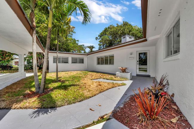 2117 Coral Gardens Dr, House other with 3 bedrooms, 3 bathrooms and null parking in Wilton Manors FL | Image 3