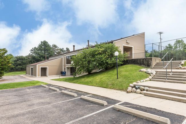 2503 Meade Ct, Condo with 2 bedrooms, 3 bathrooms and null parking in Ann Arbor MI | Image 52