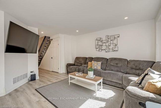 35 - 2022 Atkinson Dr, Condo with 3 bedrooms, 3 bathrooms and 1 parking in Burlington ON | Image 11