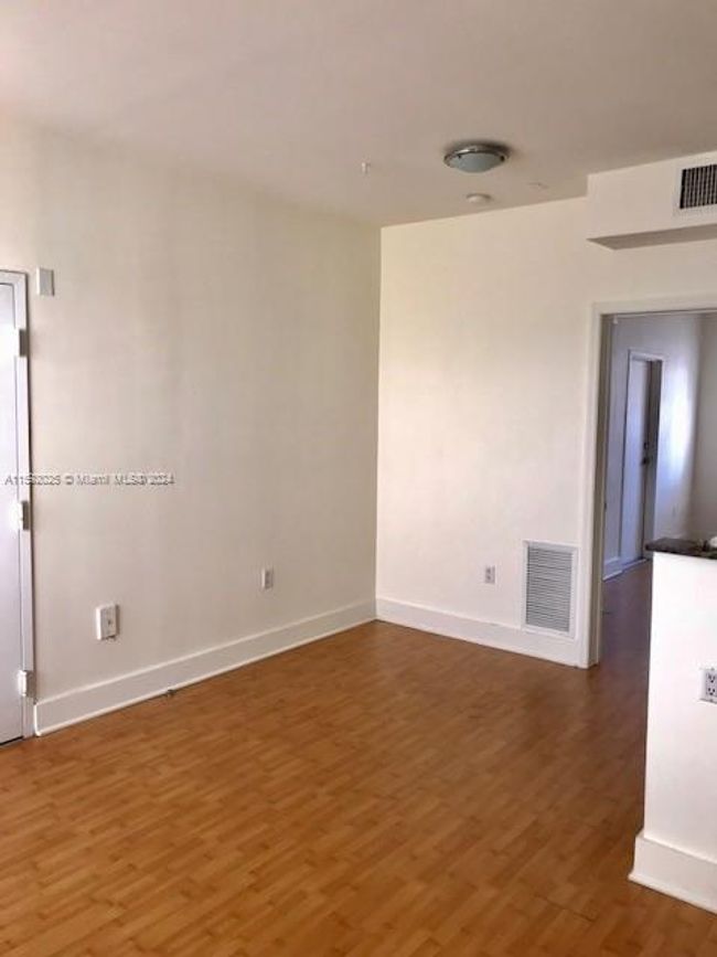 2 - 1000 Meridian Ave, Condo with 1 bedrooms, 0 bathrooms and null parking in Miami Beach FL | Image 2